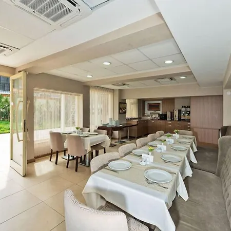 La Garden Bed & Breakfast 3*