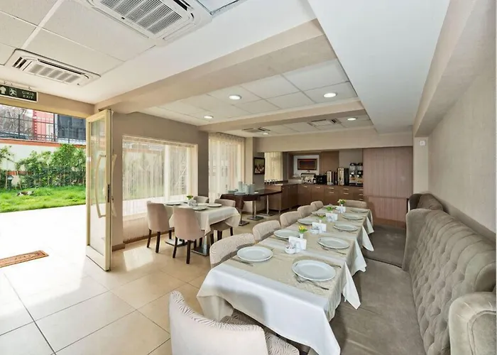 La Garden Bed & Breakfast 3*