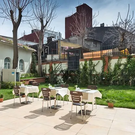 La Garden فندق مبيت وإفطار 3*