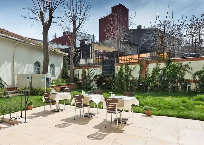 La Garden Bed & Breakfast 3*